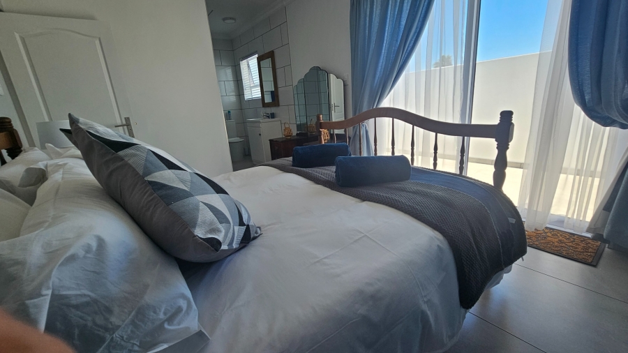 5 Bedroom Property for Sale in Britannia Bay Western Cape